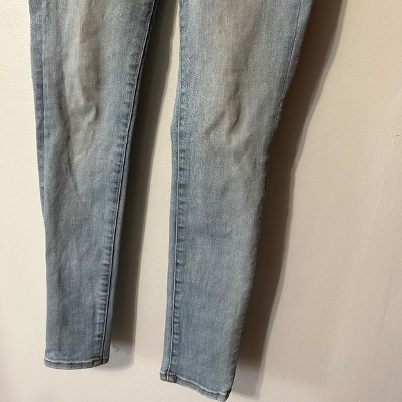 American Eagle Outfitters Super Super Stretch Light Fade Denim Jeans Size 8 - Picture 5 of 16
